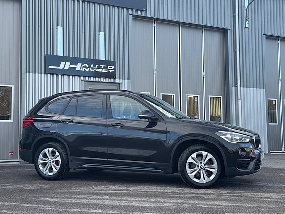 BMW X1 3 of 5