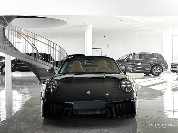 Porsche 911 4 of 5