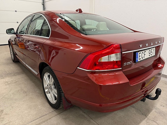 Volvo S80 4 of 5