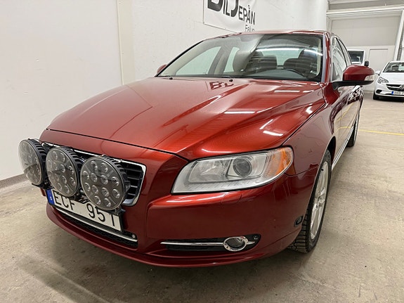 Volvo S80 2 of 5