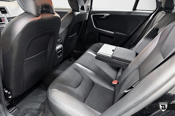 Volvo V60 12 of 16