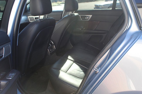 Jaguar XF 5 of 9