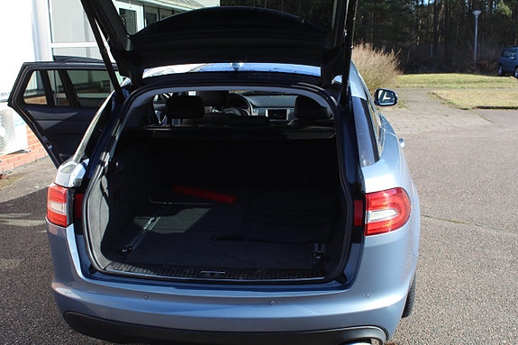 Jaguar XF 6 of 9