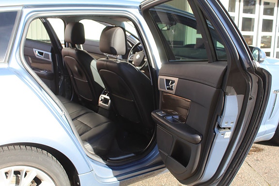 Jaguar XF 7 of 9