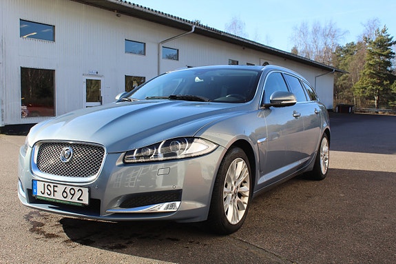 Jaguar XF 3 of 9