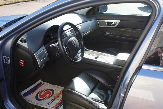 Jaguar XF 4 of 9