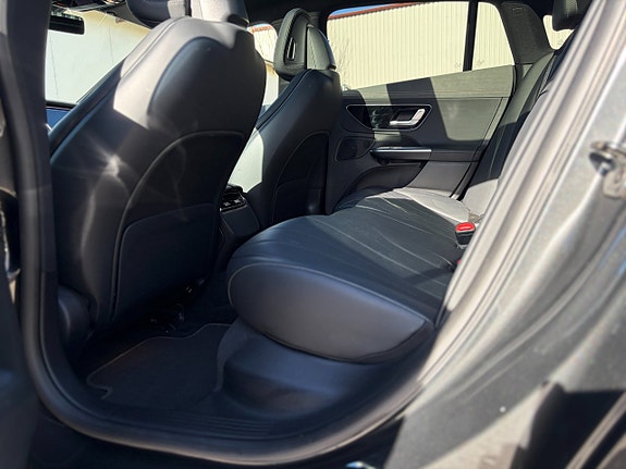 Mercedes-Benz EQE300 20 of 23