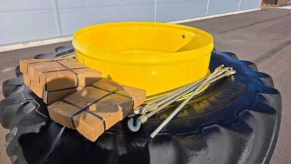 Nya JD-gula Stock dubbelmontage med  BKT IF 710/75R42