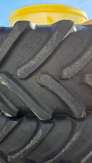 Nya JD-gula Stock dubbelmontage med  BKT IF 710/75R42 2 of 7