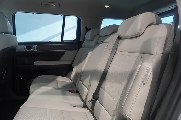 Hyundai Santa Fe 4 of 17