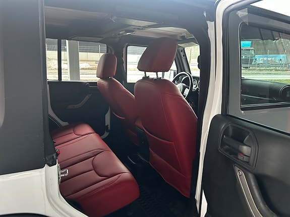 Jeep Wrangler Unlimited 11 of 23