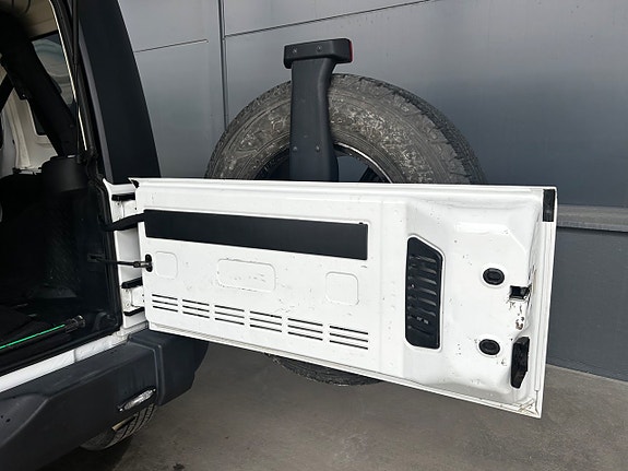 Jeep Wrangler Unlimited 8 of 23