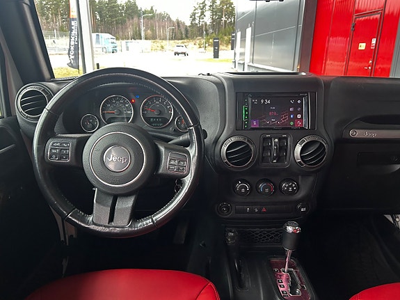 Jeep Wrangler Unlimited 18 of 23