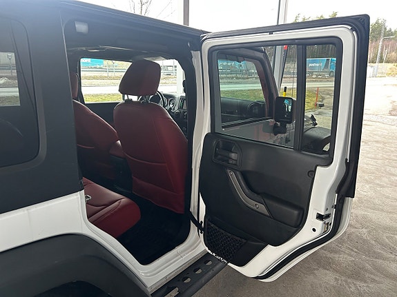 Jeep Wrangler Unlimited 10 of 23