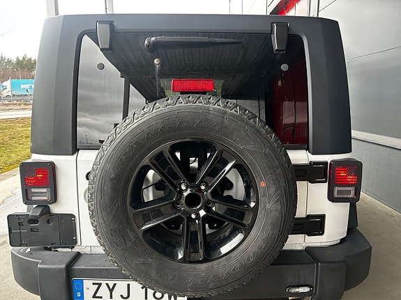 Jeep Wrangler Unlimited 5 of 5