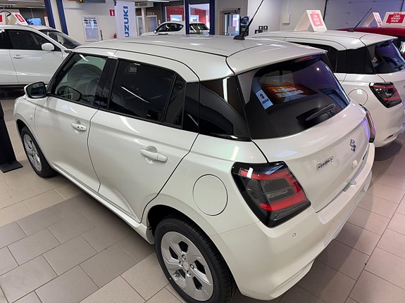 Suzuki Swift 2 of 5