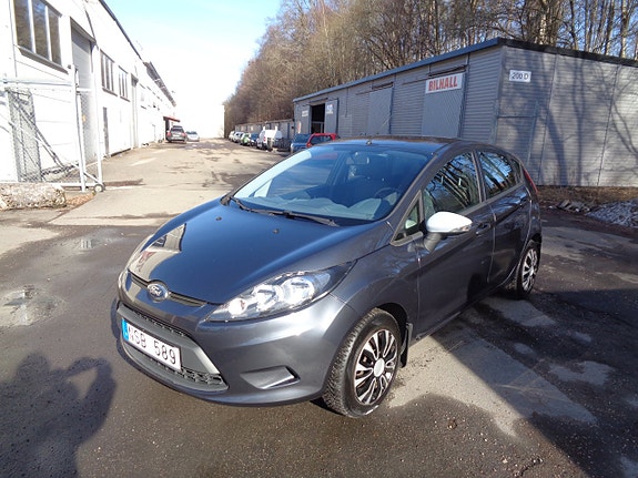 Ford Fiesta 2 of 10