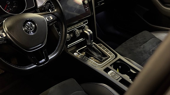 Volkswagen Passat 23 of 27