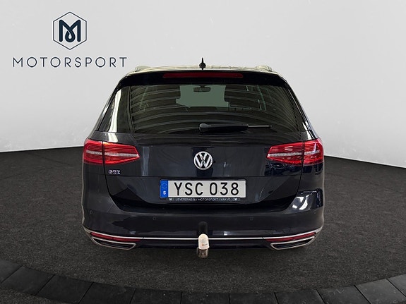 Volkswagen Passat 7 of 27