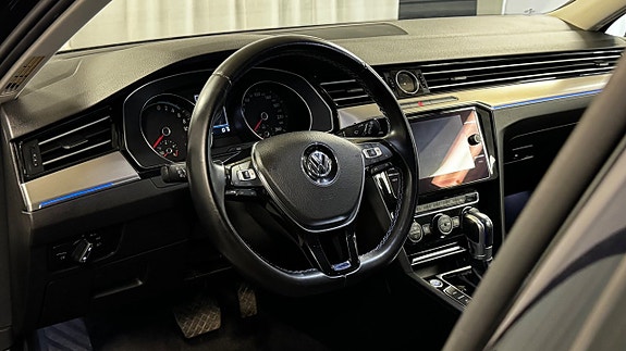 Volkswagen Passat 16 of 27
