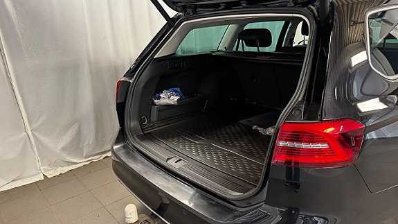 Volkswagen Passat 8 of 27