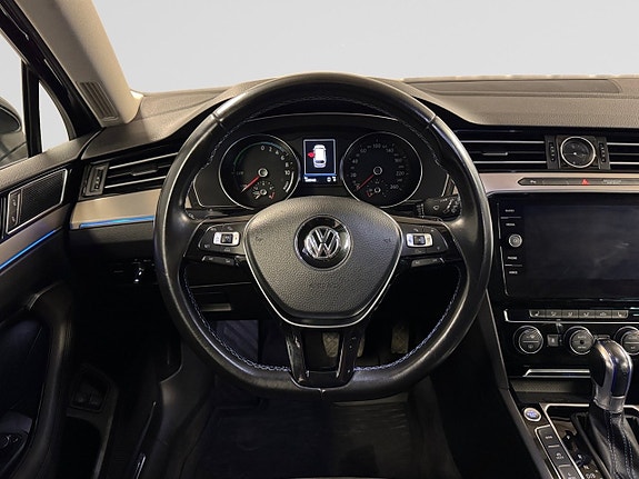 Volkswagen Passat 18 of 27