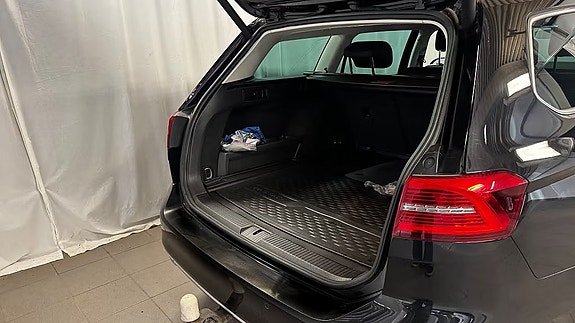 Volkswagen Passat 13 of 26