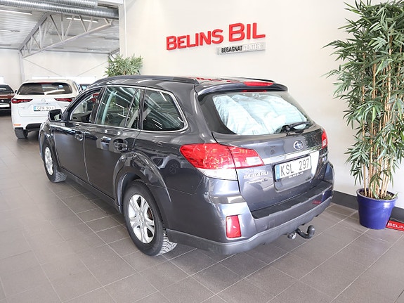 Subaru Legacy Outback 3 of 5