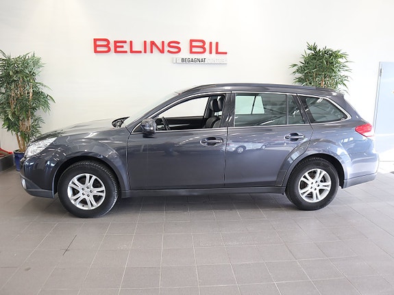 Subaru Legacy Outback 2 of 5
