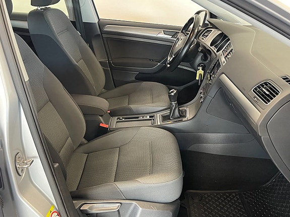Volkswagen Golf VII 11 of 16