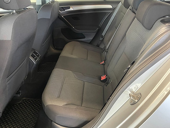 Volkswagen Golf VII 12 of 16