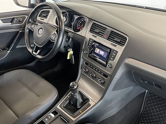Volkswagen Golf VII 10 of 16