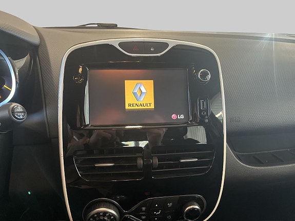Renault Clio 13 of 16