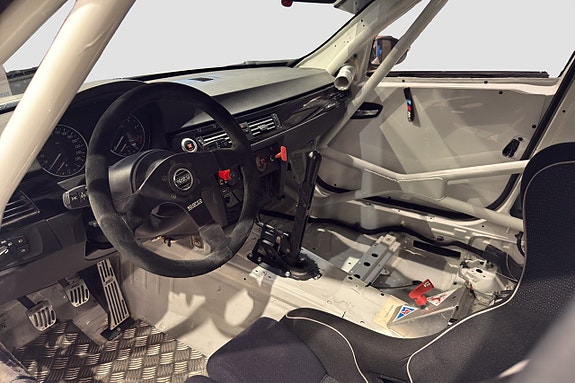 BMW 330Cd 10 of 17
