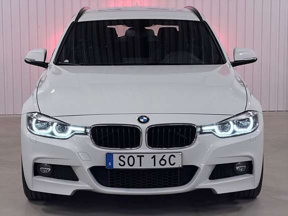 BMW 320i 7 of 30