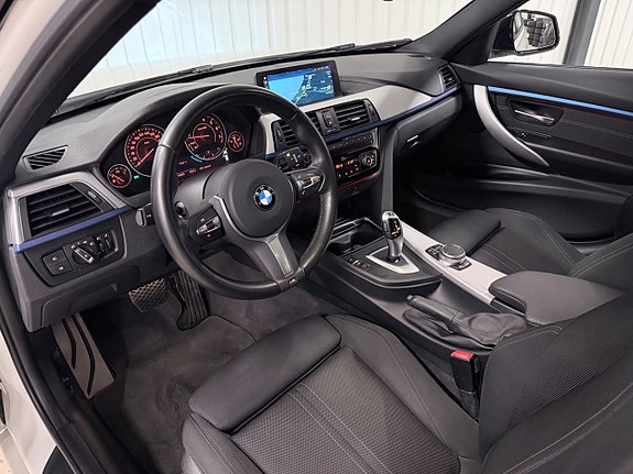 BMW 320i 9 of 30