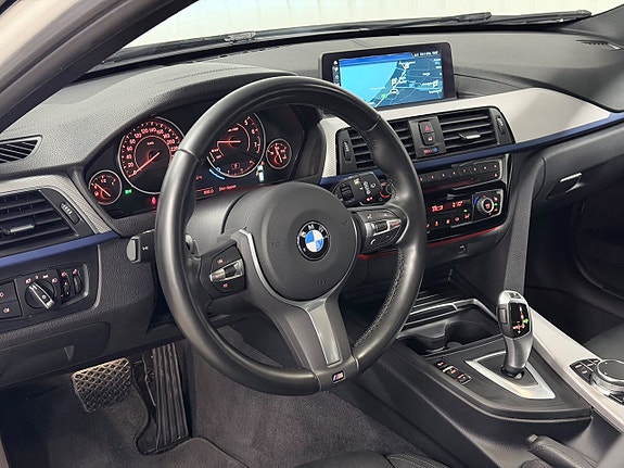 BMW 320i 11 of 30