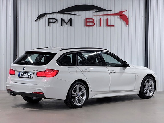 BMW 320i 3 of 30