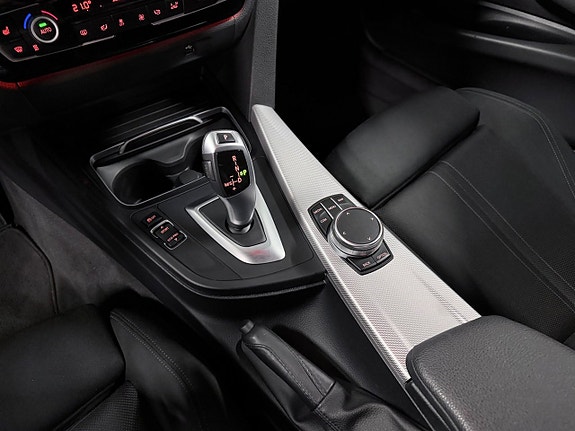BMW 320i 14 of 30