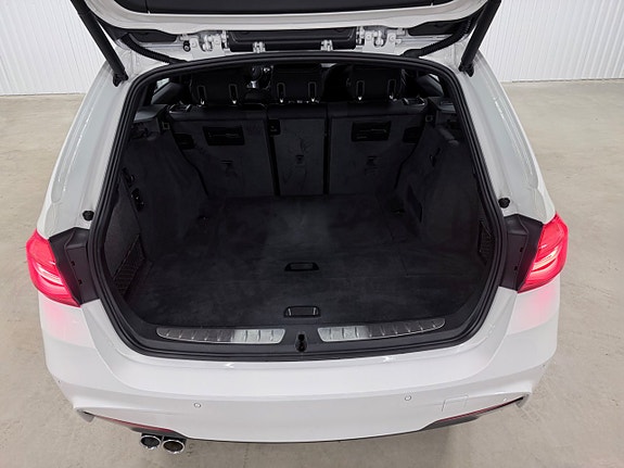 BMW 320i 29 of 30