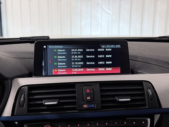 BMW 320i 21 of 30