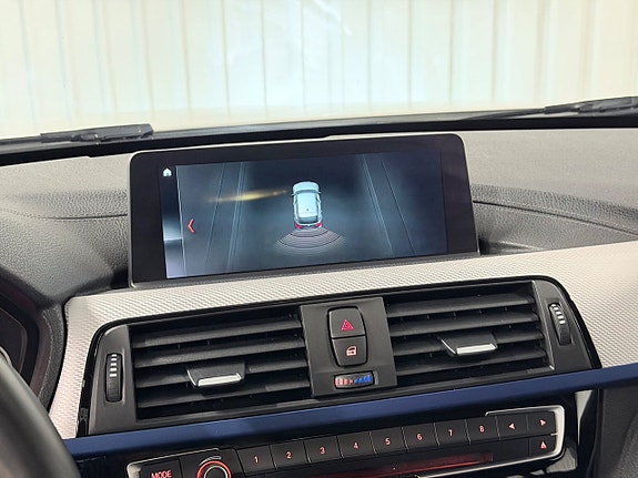 BMW 320i 17 of 30