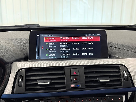 BMW 320i 20 of 30