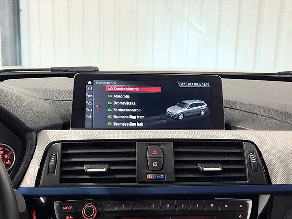 BMW 320i 19 of 30