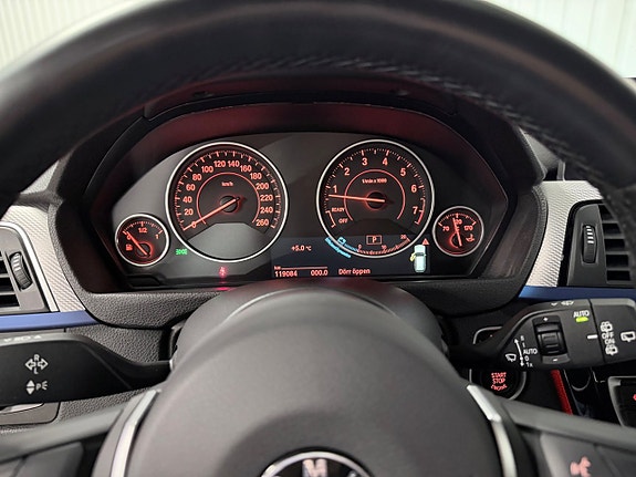 BMW 320i 13 of 30