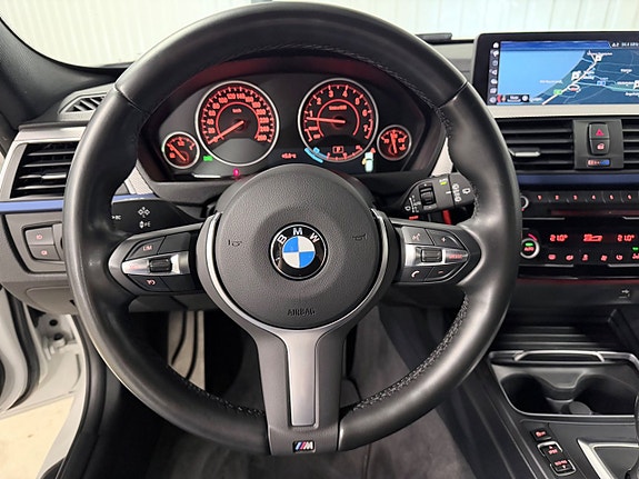 BMW 320i 12 of 30
