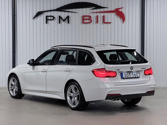BMW 320i 4 of 30