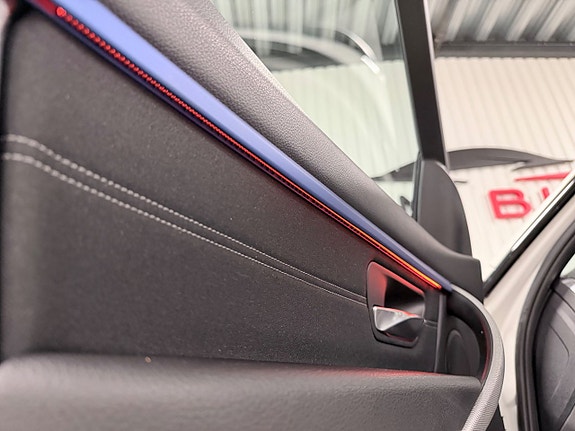BMW 320i 26 of 30