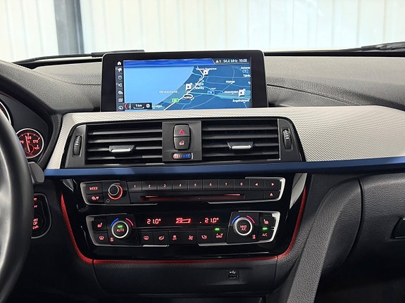BMW 320i 15 of 30