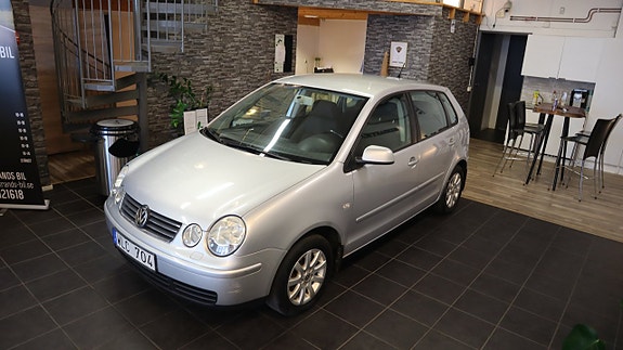 Volkswagen Polo 2 of 5